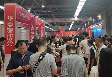 烟台家博会现场人流如织